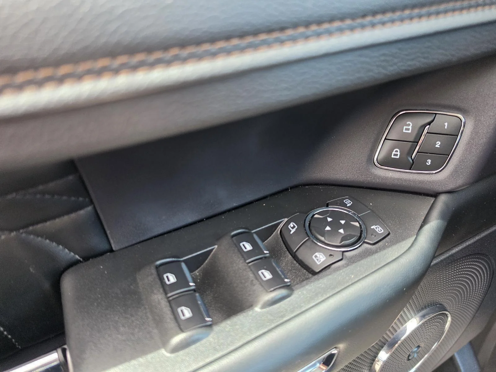 Used 2019 White Platinum Metallic Tri-Coat Ford Platinum image 45