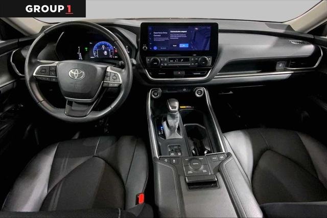 Certified Used 2025 CELESTIAL SILVER Toyota  image 16
