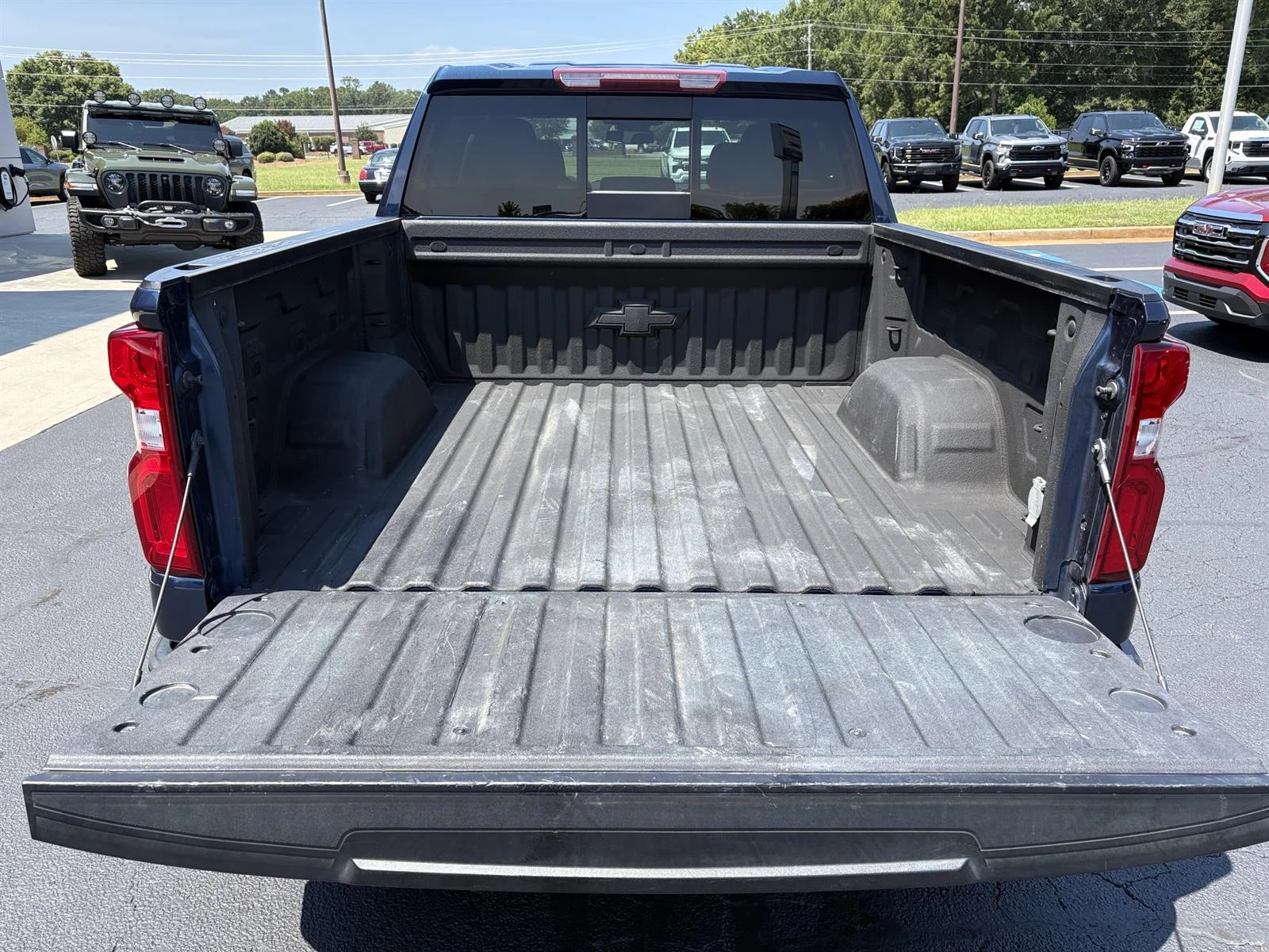 Used 2022 NORTHSKY BLUE METALLIC Chevrolet LTZ image 5