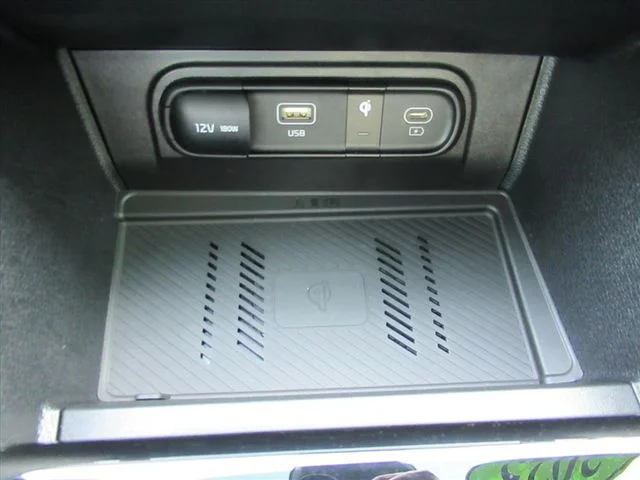 Used 2025 White Kia SX image 28