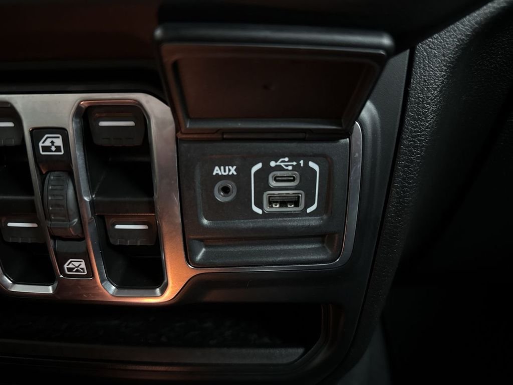 Used 2024 Bright White Clearcoat Jeep Sahara image 33