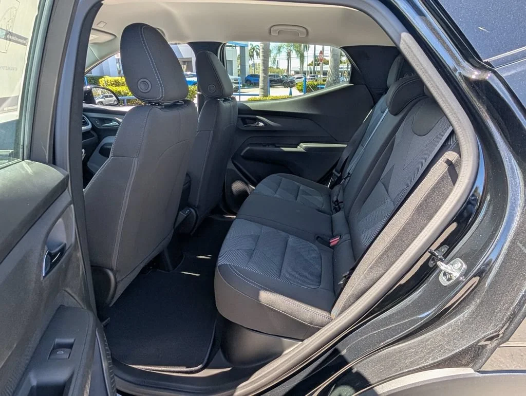 2027 Chevrolet Bolt LT - Photo 6