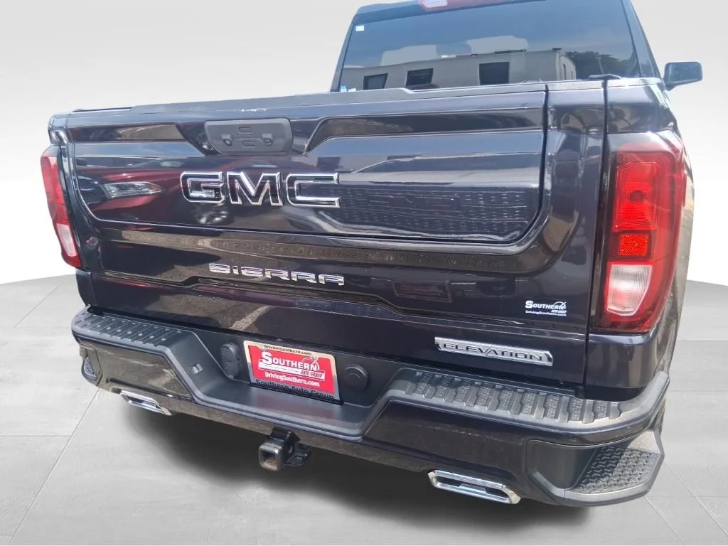 Used 2022 Silver GMC Elevation image 18