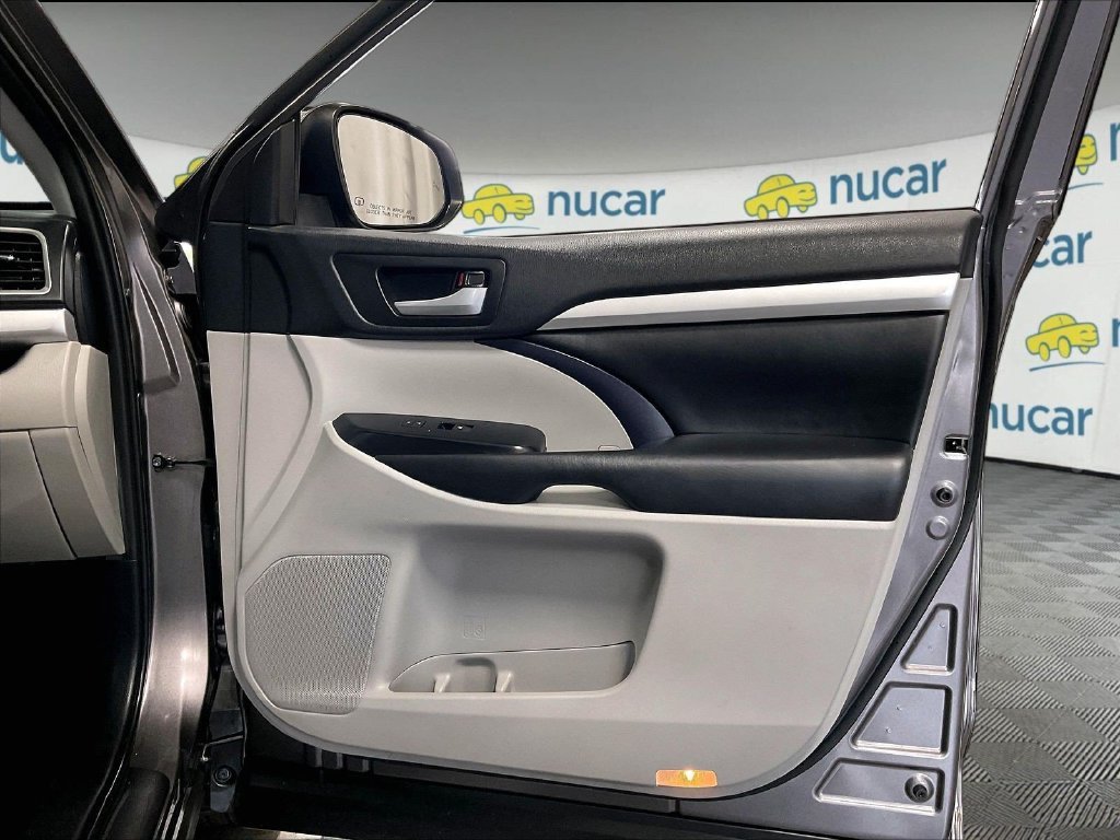 Used 2019 Gray Toyota XLE image 12