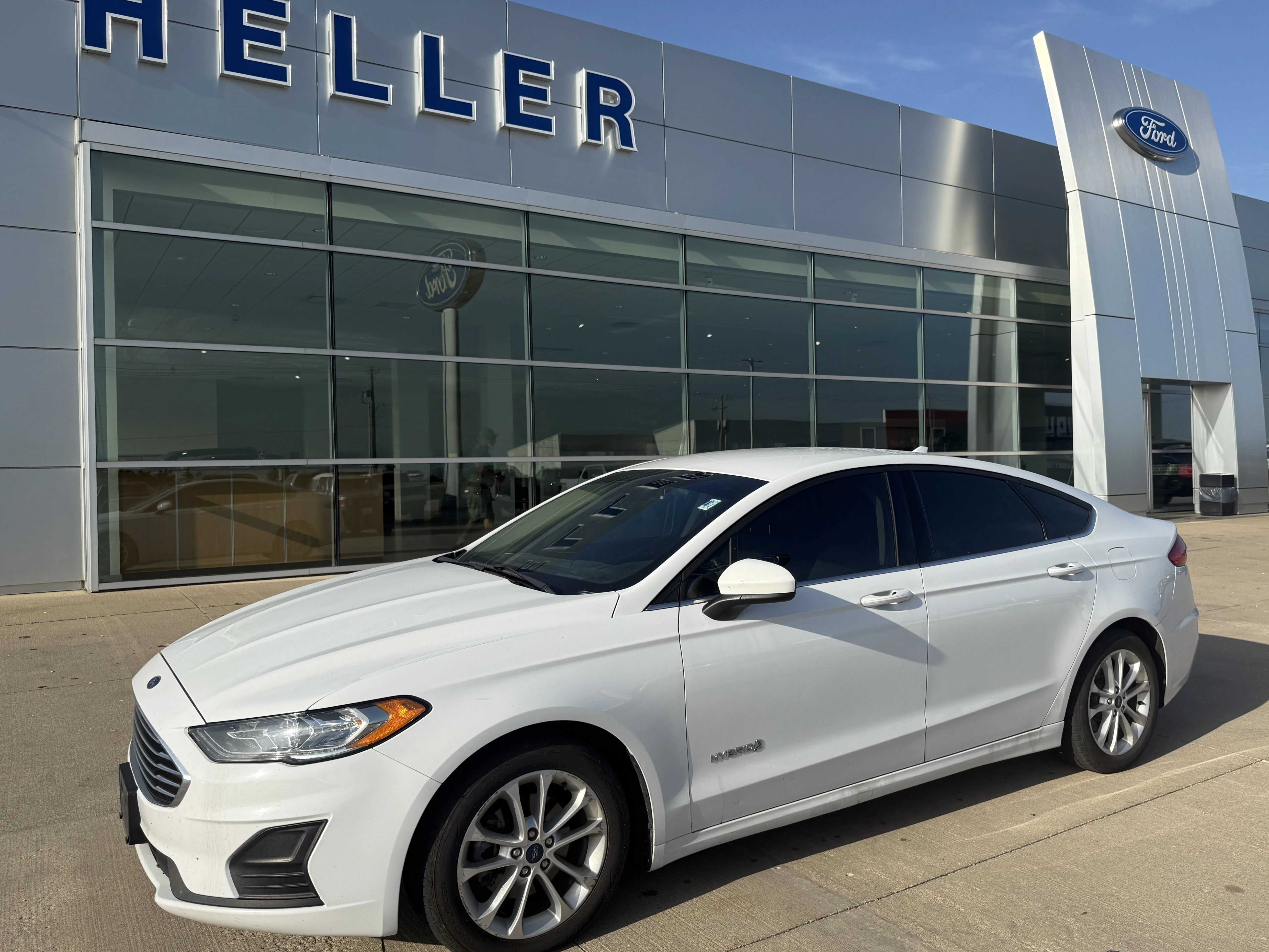 Used 2019 Oxford White Ford SE image 3