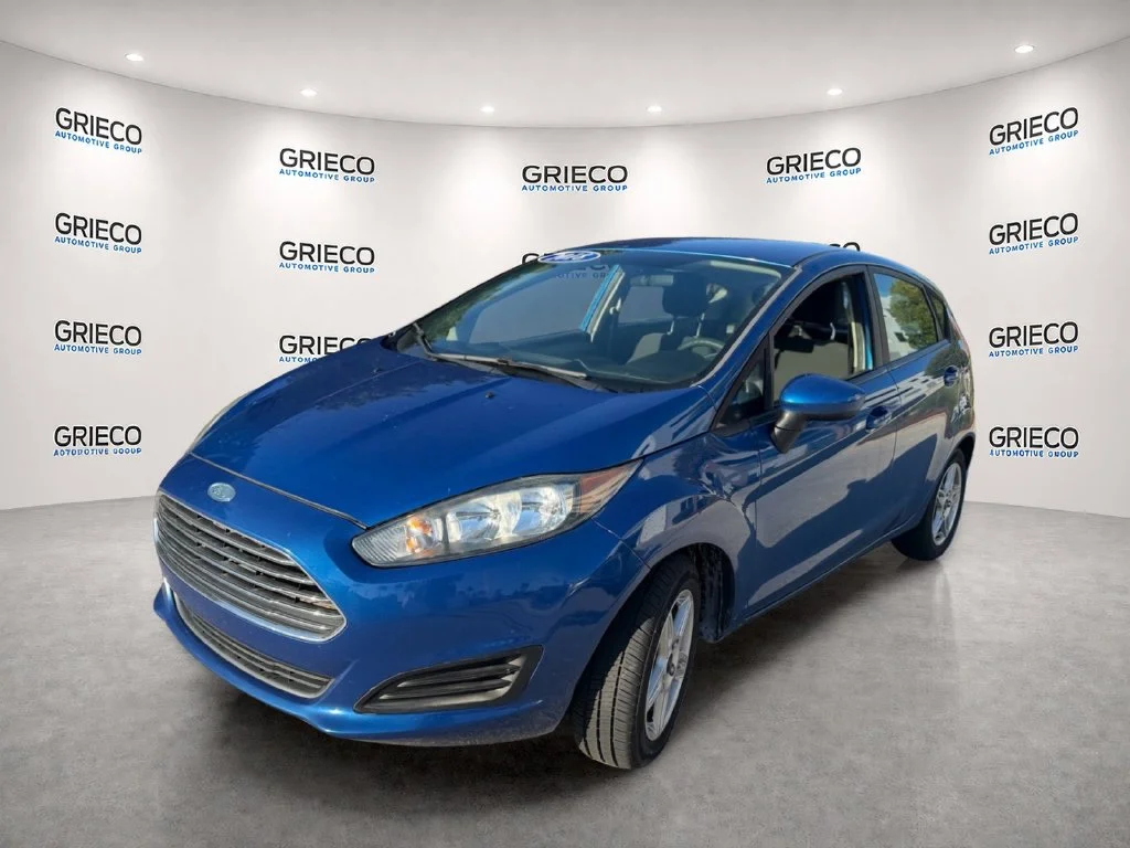 Used 2018 Blue Ford SE image 3