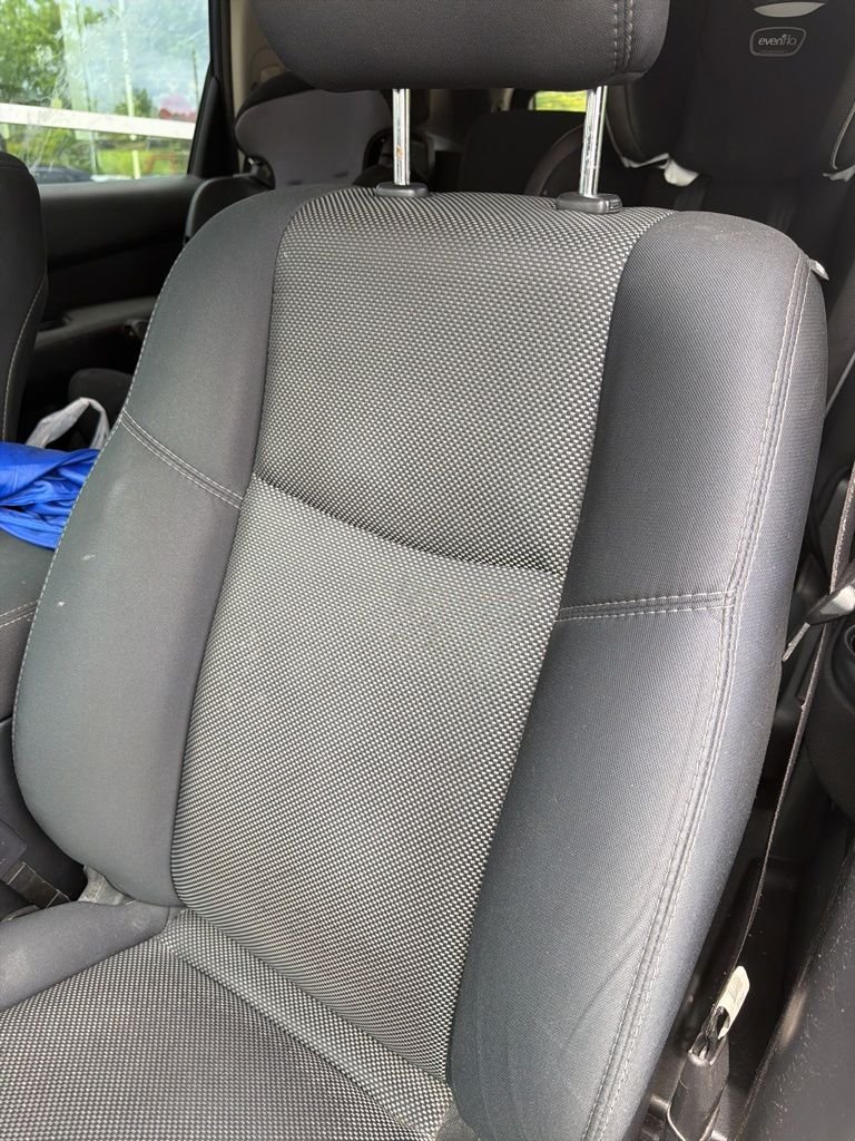 Used 2017 Blue Nissan S image 5