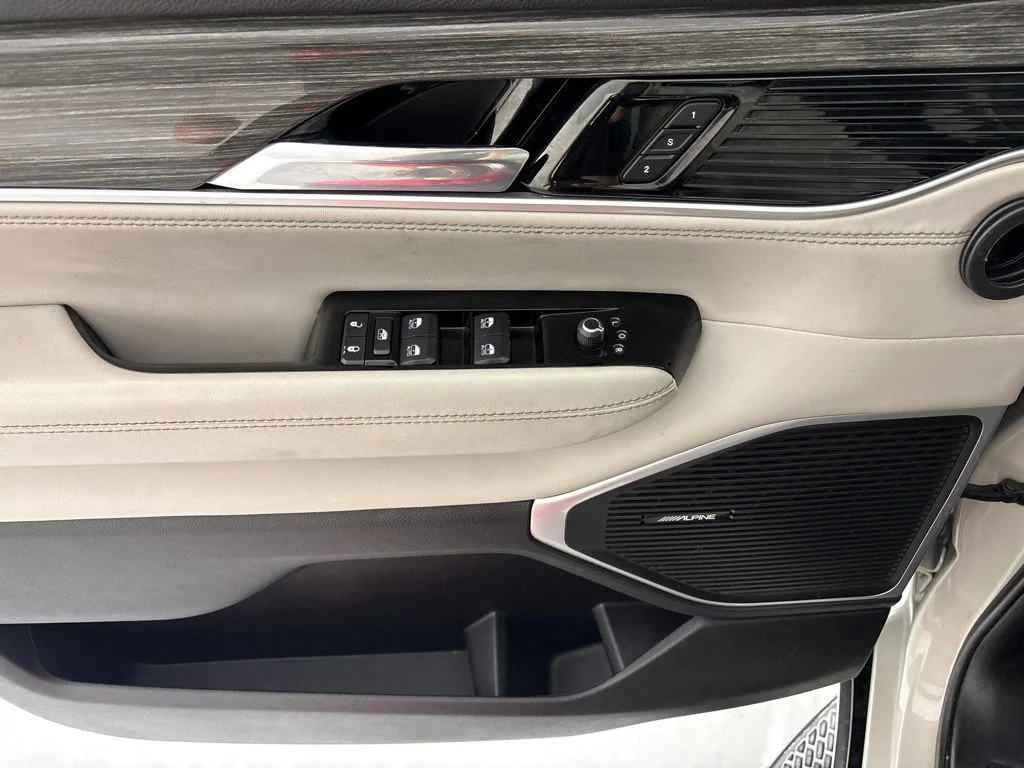 Used 2022 White Jeep Series II image 27