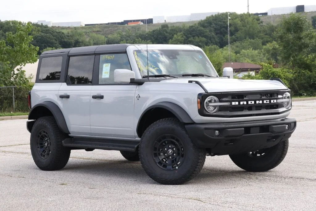 New 2026 Avalanche Gray Ford Outer Banks® image 2