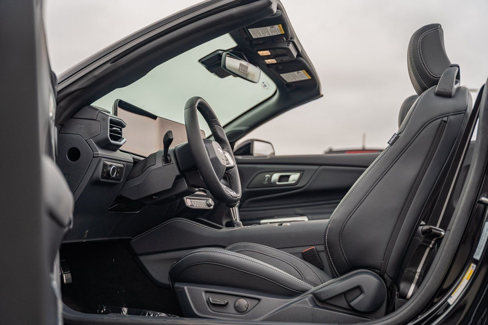 2025 Ford Mustang EcoBoost Premium Convertible - Photo 18