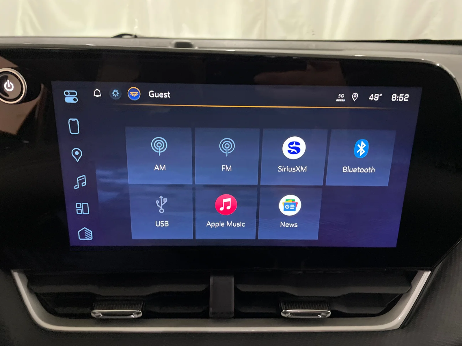 2027 Chevrolet Equinox LT - Photo 17