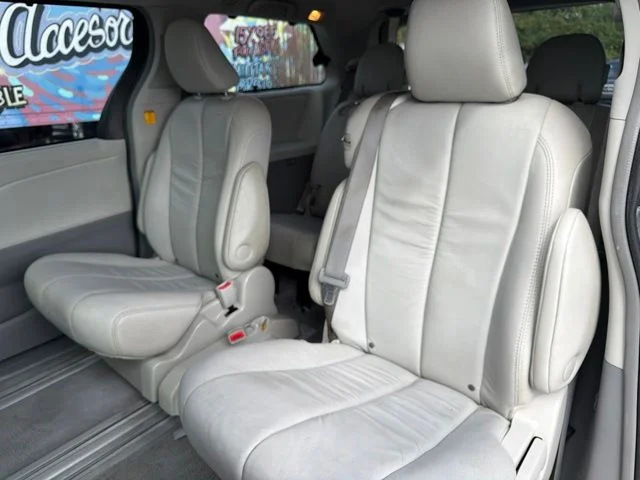 Used 2011 Silver Toyota XLE image 22