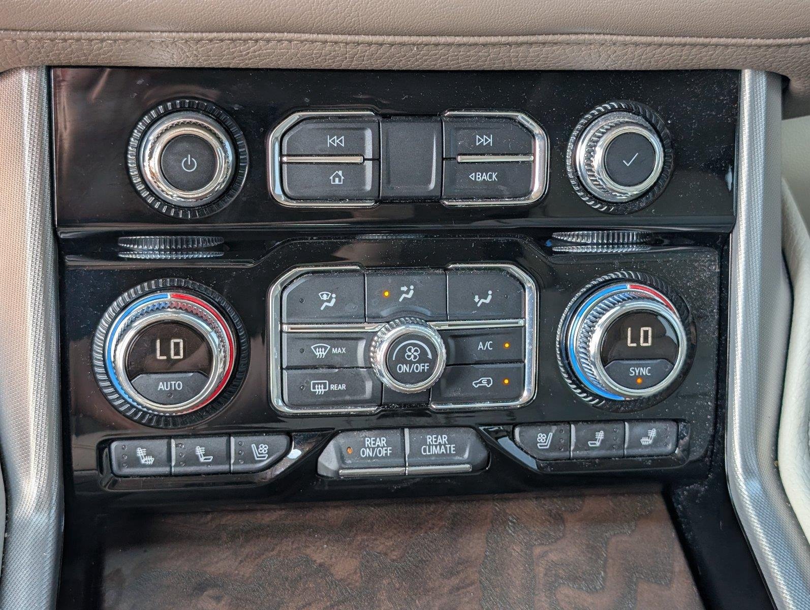 Used 2021 PEARL BEIGE METALLIC GMC Denali image 25