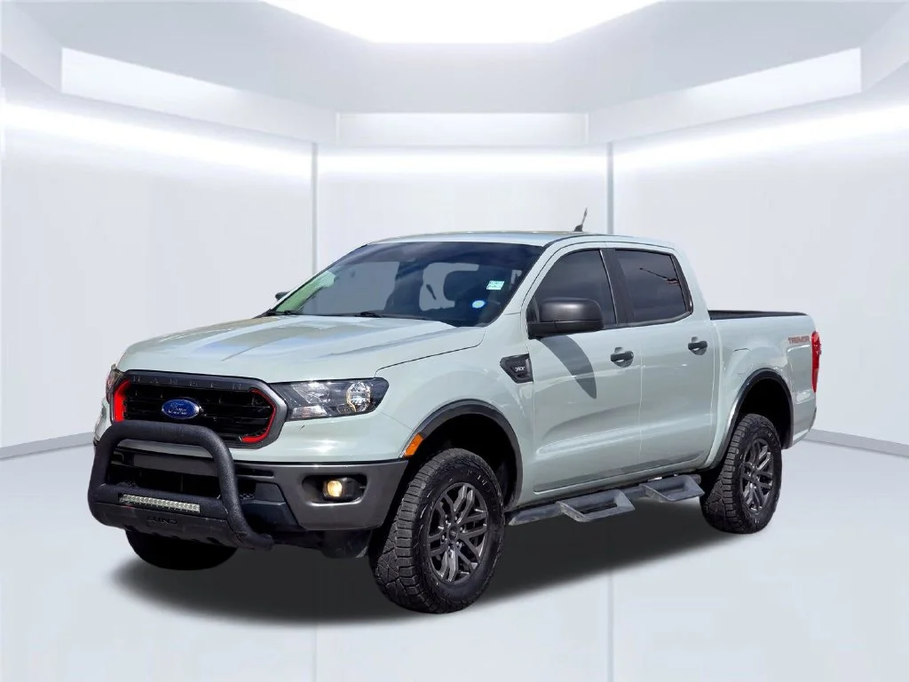 Used 2023 Green Ford XLT image 2