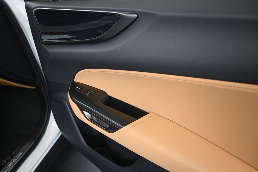 2025 Lexus NX 350 - Photo 23