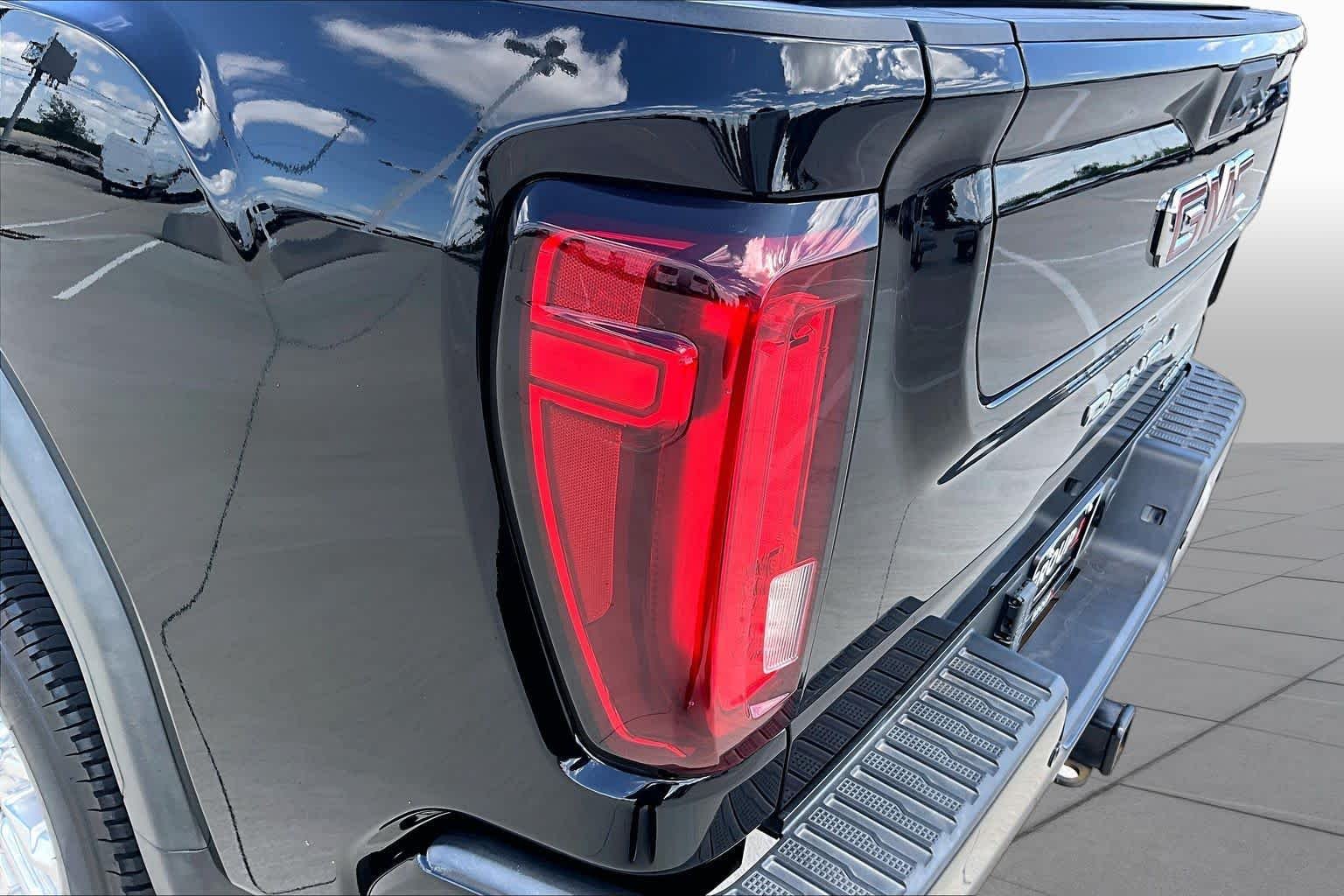 Used 2021 Onyx Black GMC Denali image 25