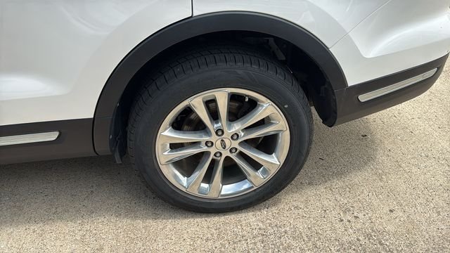 Used 2018 White Ford Limited image 8