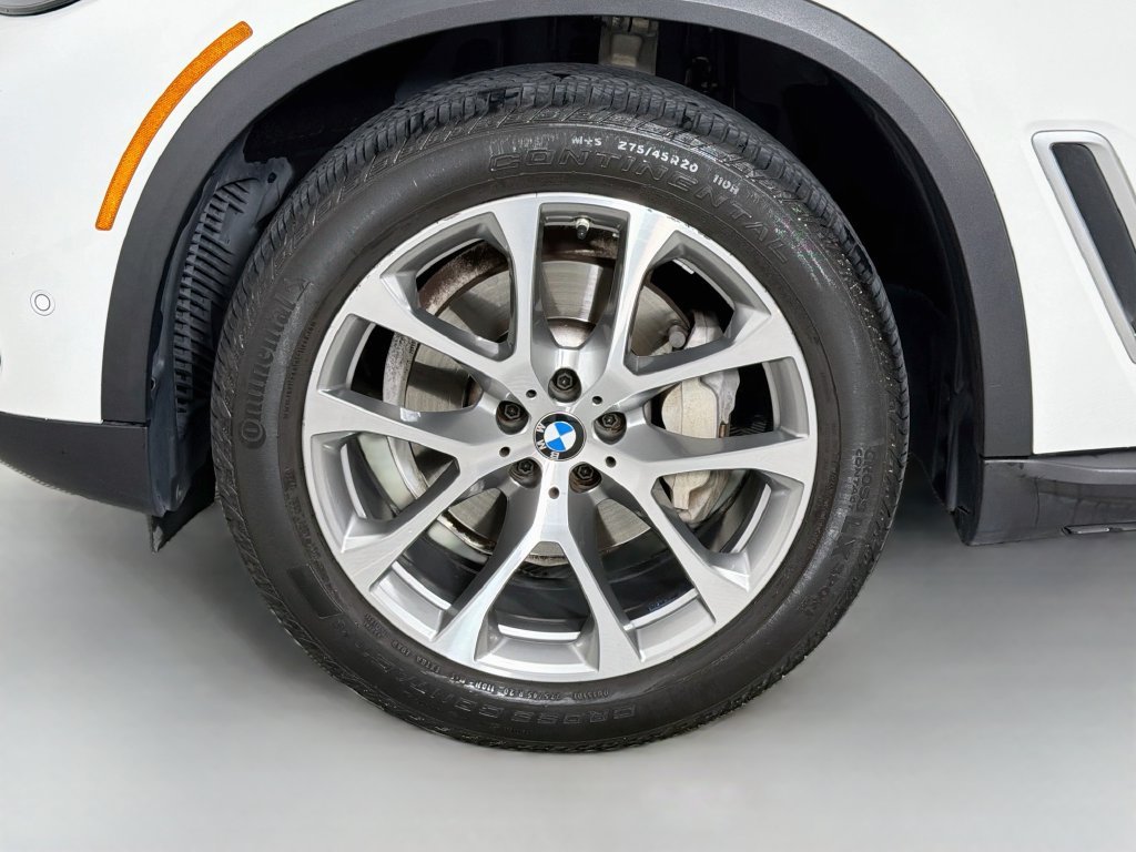 Used 2023 White BMW sDrive40i image 33