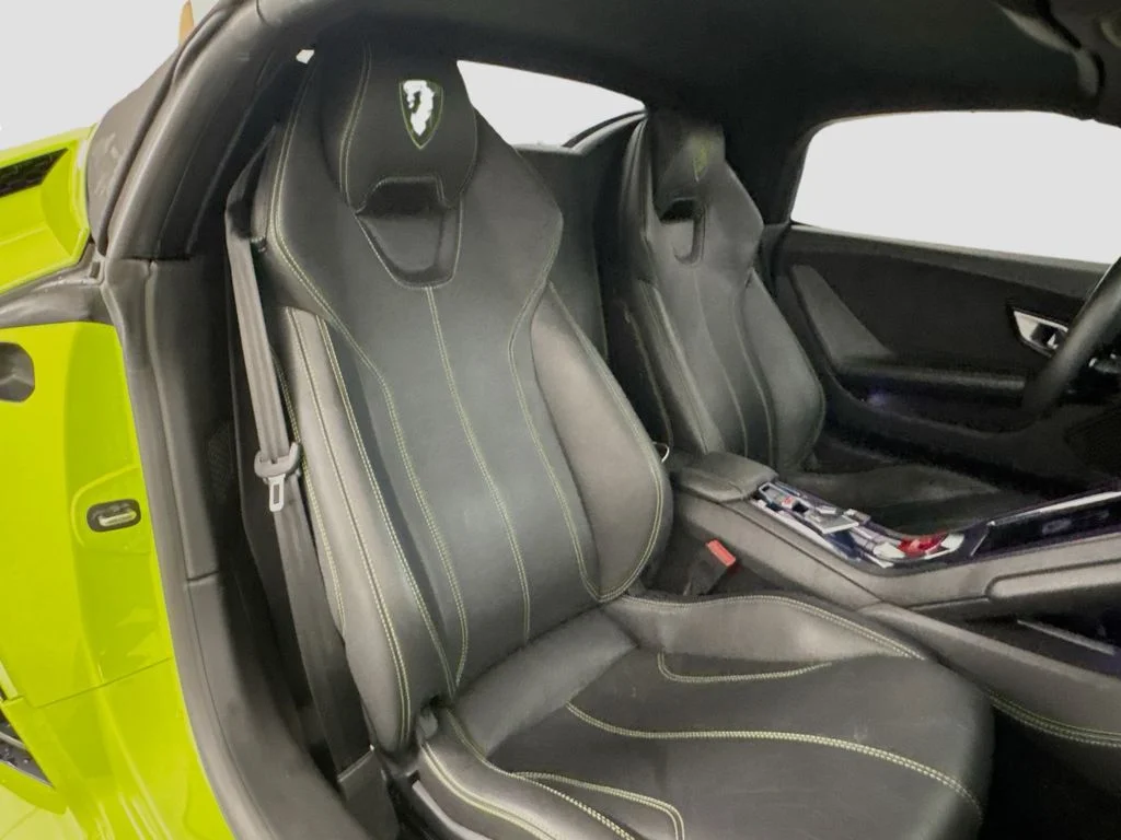 Used 2020  Lamborghini  image 31