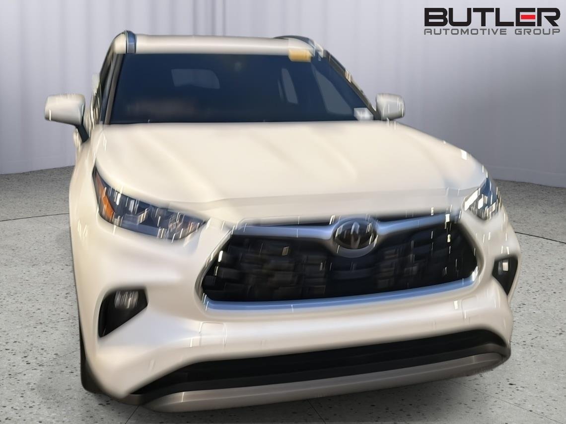 Used 2024 Wind Chill Pearl Toyota Platinum image 5