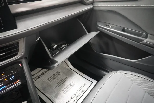 New 2026 Deep Black Pearl Volkswagen SE Black image 35