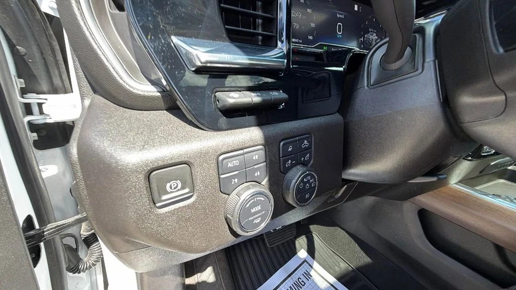 Used 2024 Iridescent Pearl Tricoat Chevrolet High Country DRW image 19