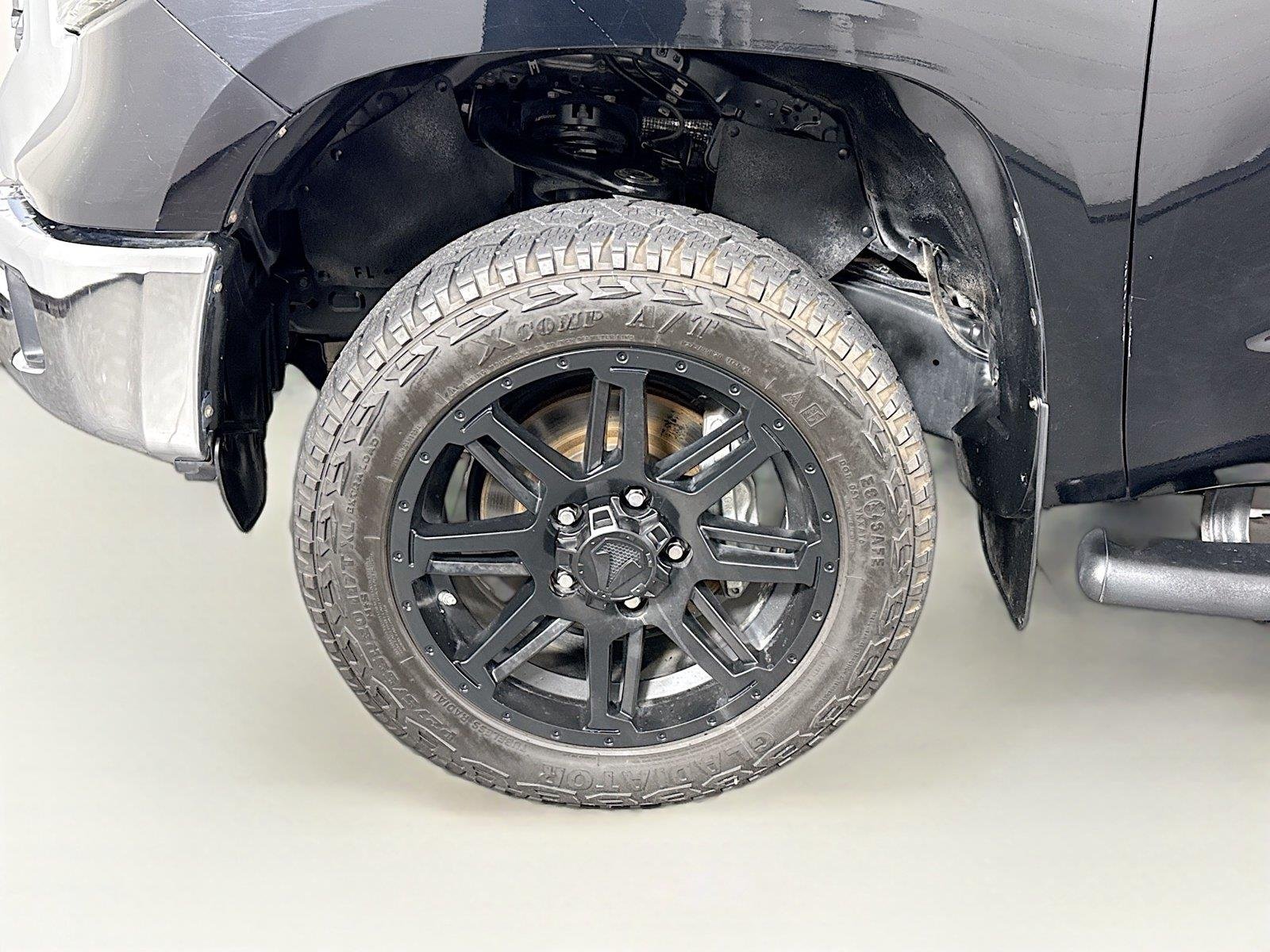 Used 2020 Midnight Black Metallic Toyota SR5 image 40