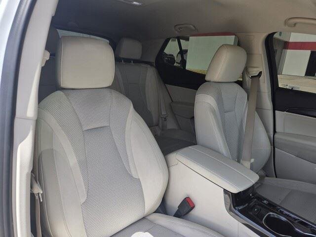 Used 2023 Summit White Buick Preferred image 31