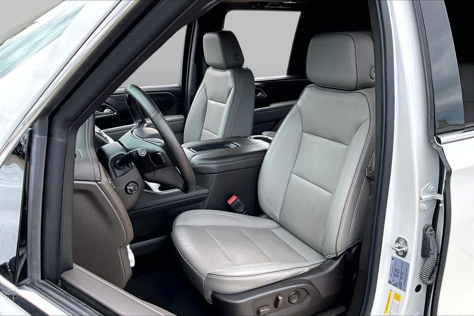 Used 2022 White Frost Tricoat GMC SLT image 8