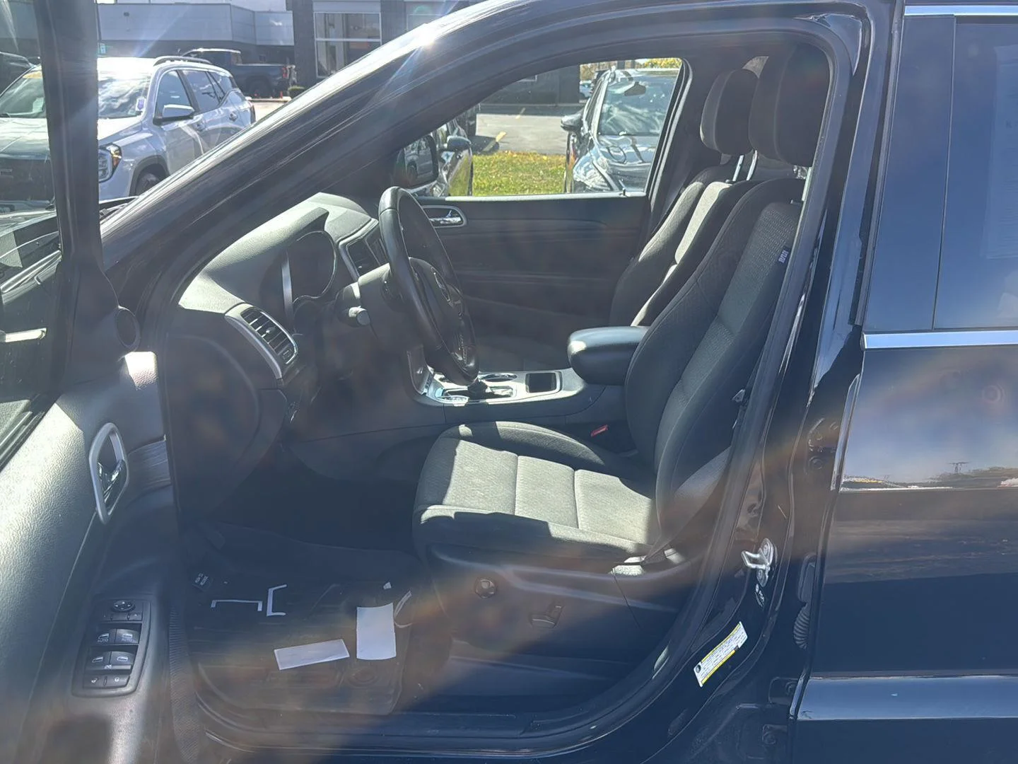Used 2021 Diamond Black Crystal Pearlcoat Jeep Laredo E image 11