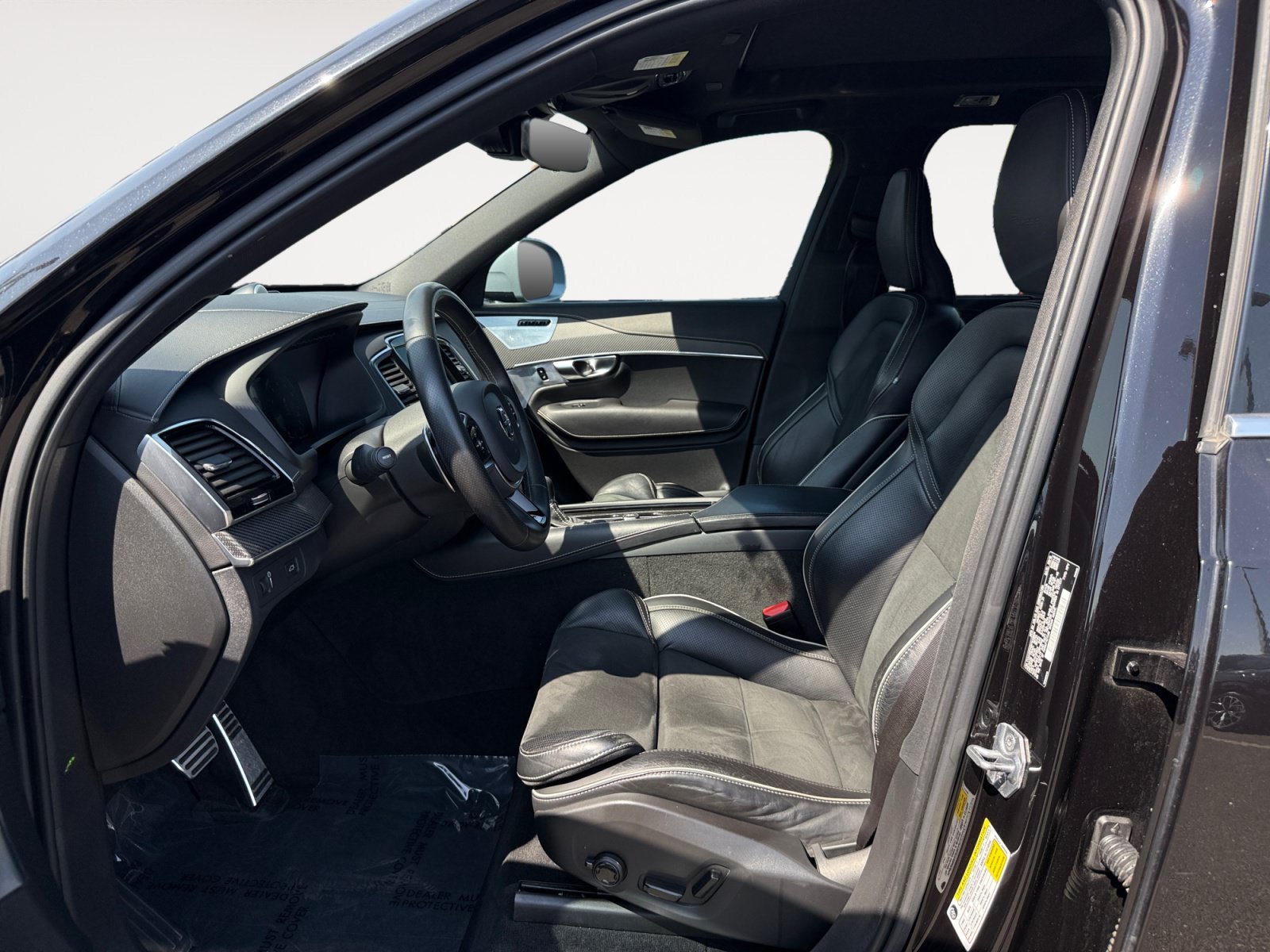 Used 2019 Onyx Black Metallic Volvo T6 R-Design image 10