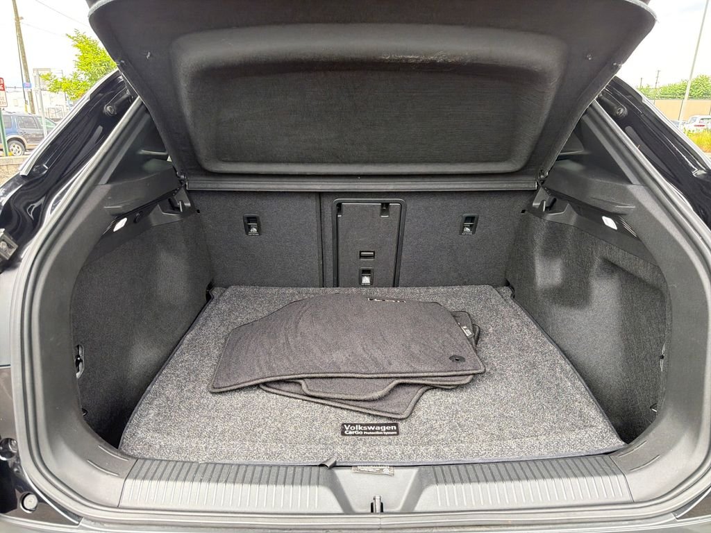 Certified Used 2023 Deep Black Pearl Volkswagen Pro S Plus image 25