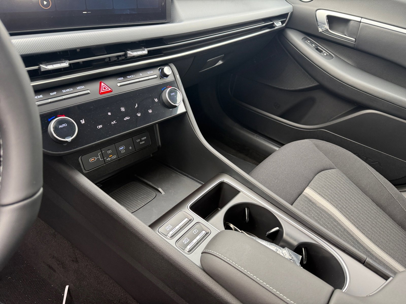 2026 Hyundai Sonata SEL - Photo 13