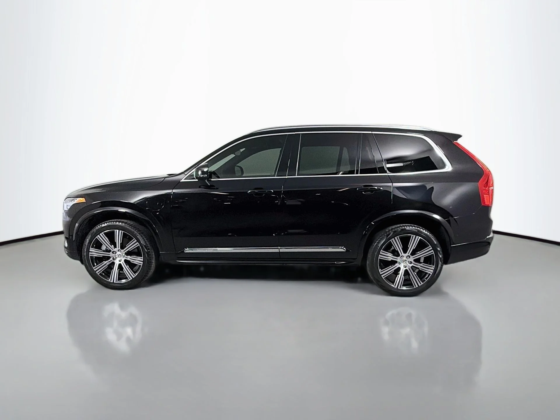 Certified Used 2023 Onyx Black Volvo Plus image 9