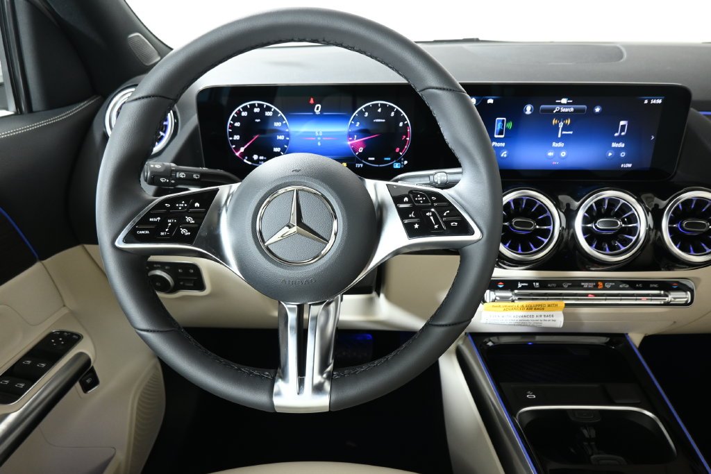 Used 2026 Polar White Mercedes-Benz GLA 250 image 17