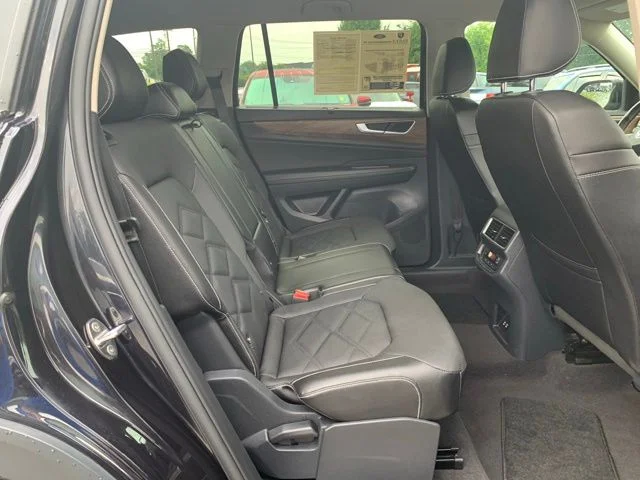 Used 2025  Volkswagen 2.0T SE w/Technology image 14