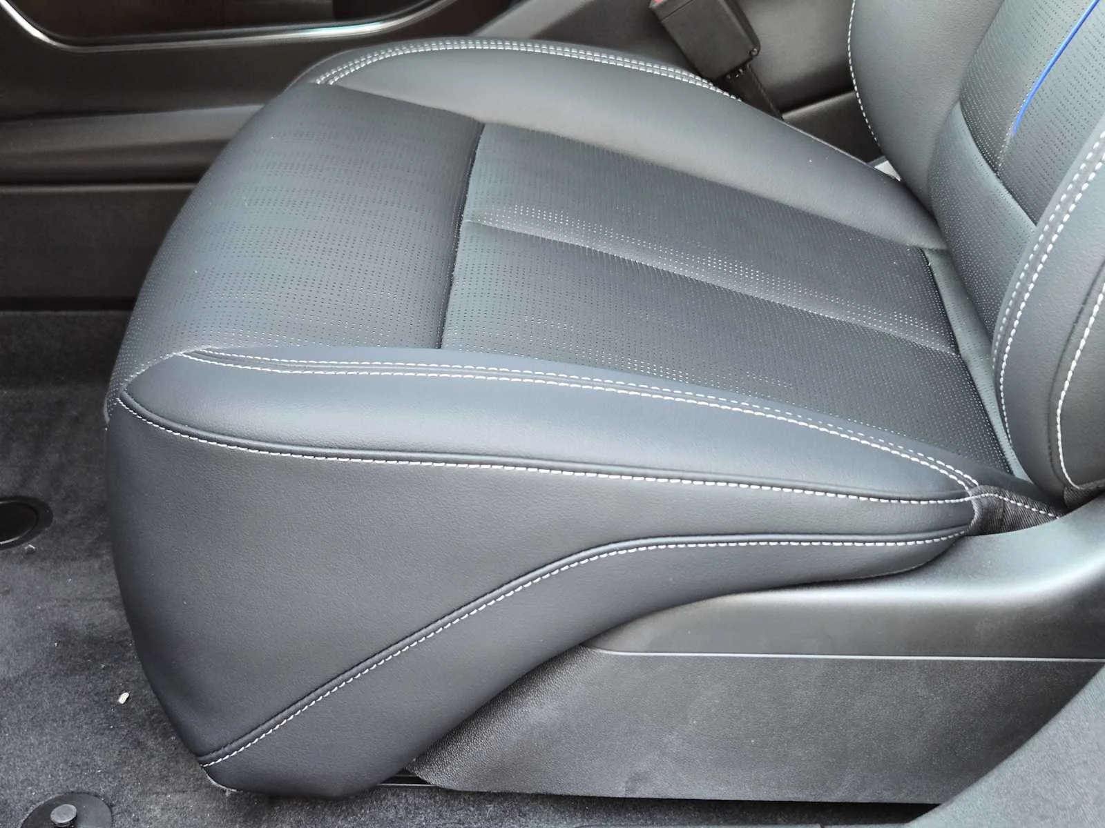 2027 Cadillac LYRIQ Sport - Photo 16