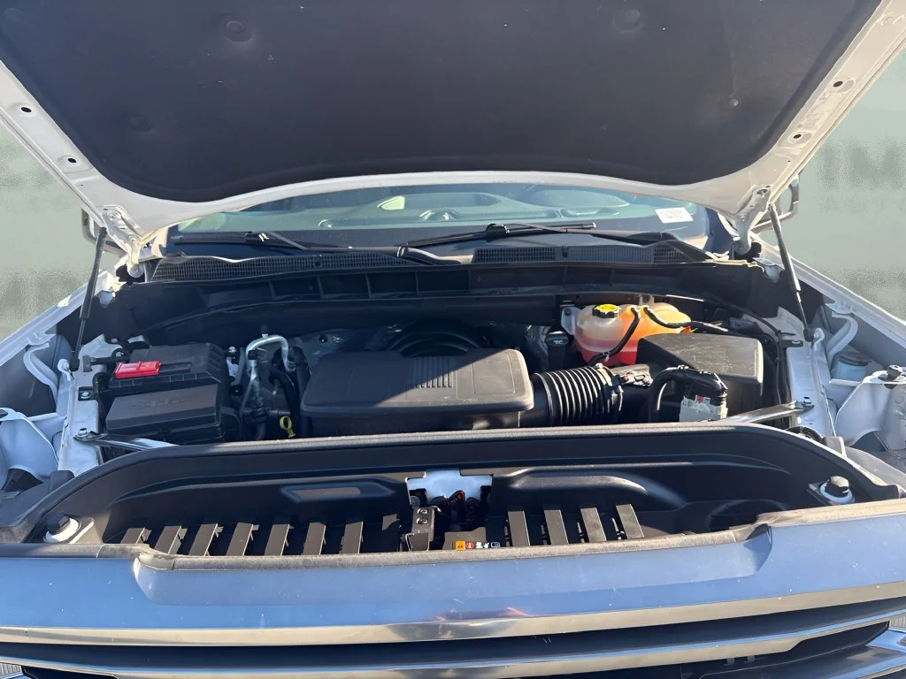 Used 2022 White GMC AT4 image 29