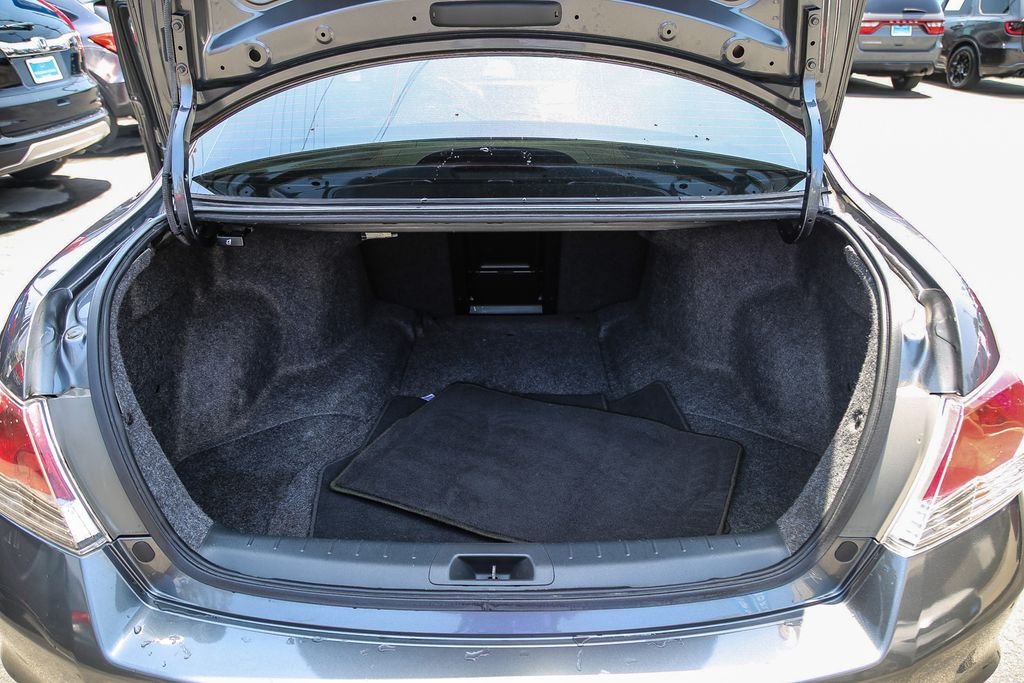 Used 2012 Polished Metal Metallic Honda SE image 24