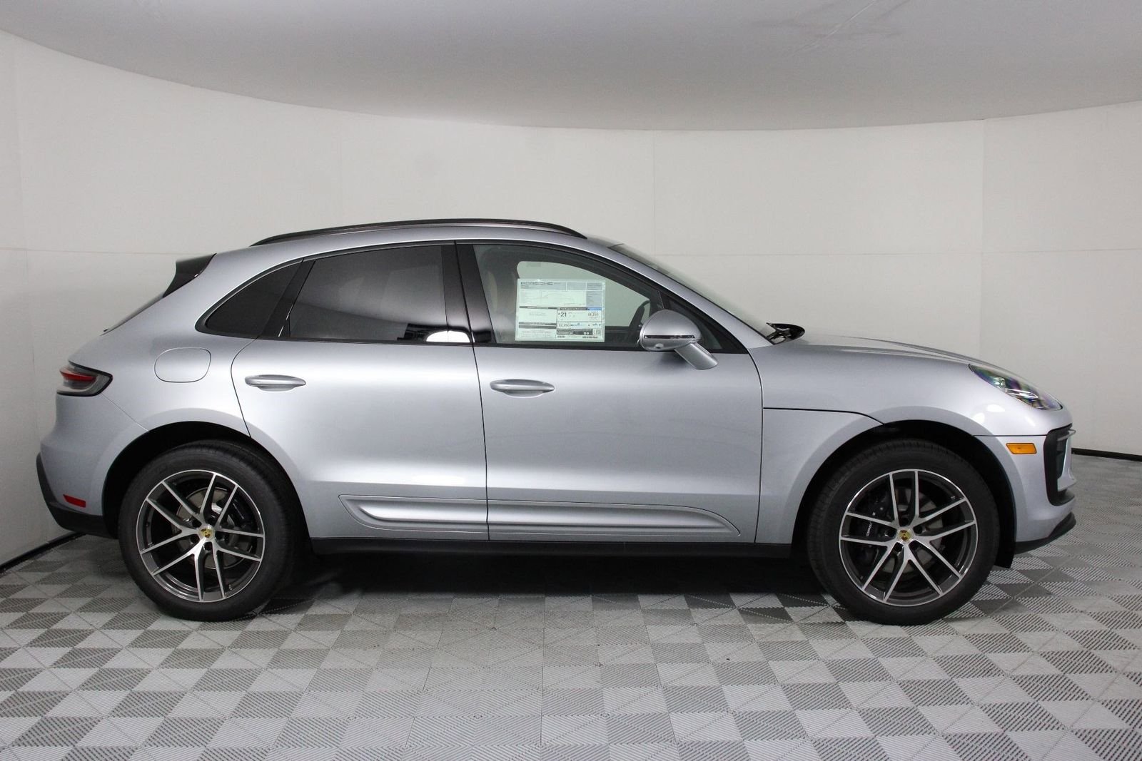 2026 Porsche Macan Base - Photo 8