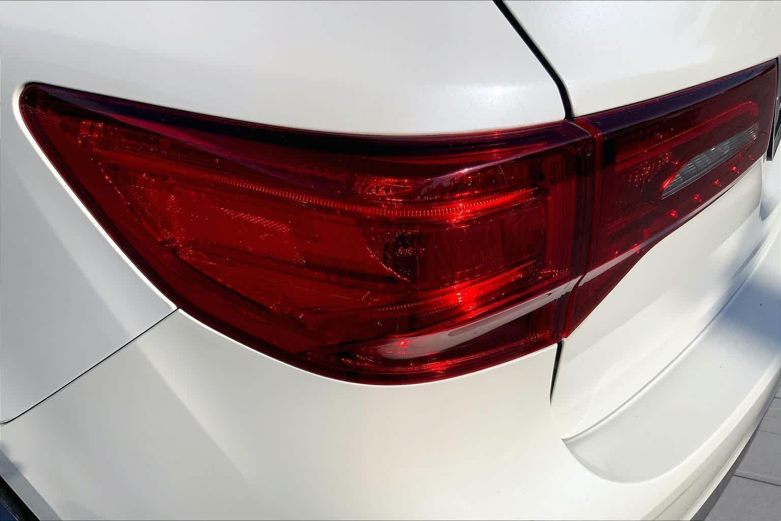 Used 2018 White Diamond Pearl Acura w/Technology Pkg image 29