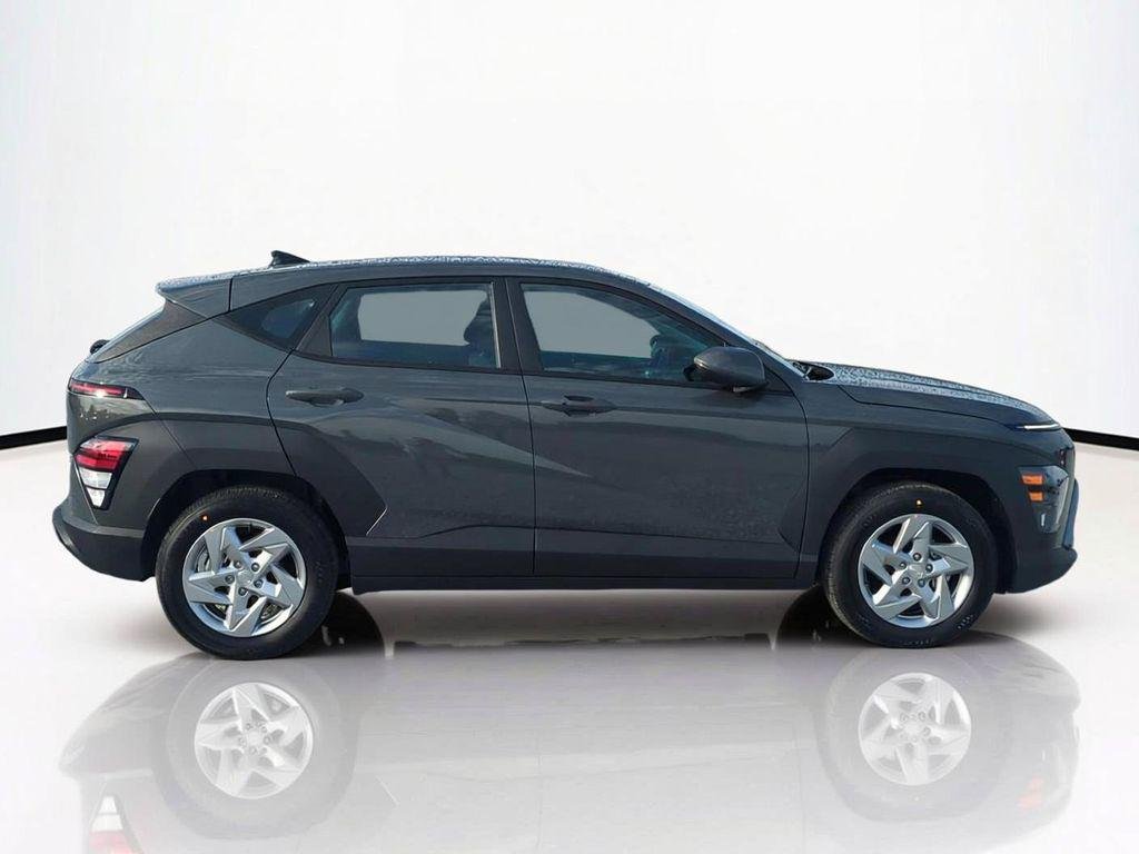 New 2027 Gray Hyundai SE FWD image 4