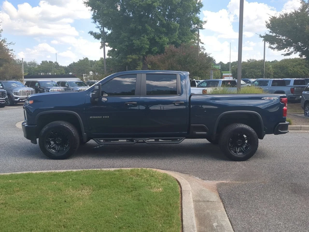 Used 2022 Northsky Blue Metallic Chevrolet Custom image 5