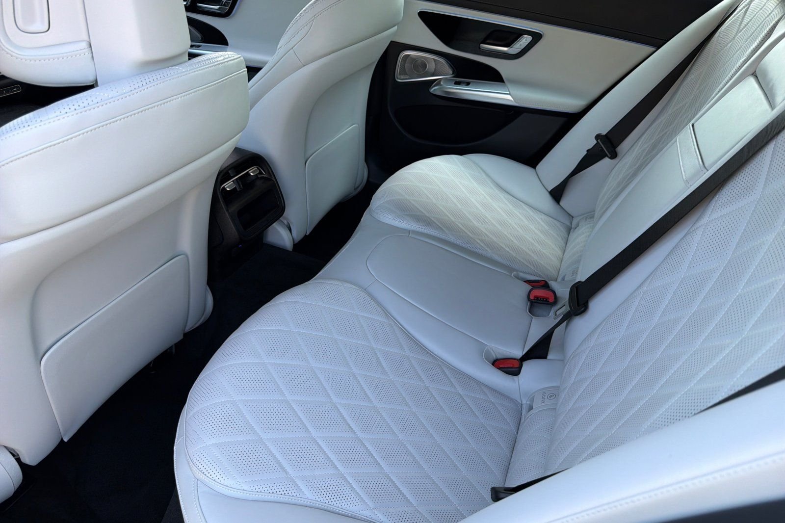 New 2026 MANUFAKTUR Alpine Grey Mercedes-Benz E 350 image 12