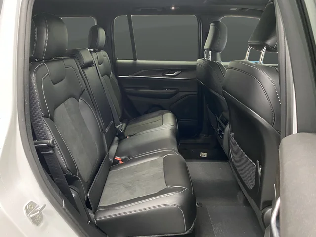 New 2026 Bright White Clear-Coat Exterior Paint Jeep Altitude image 34
