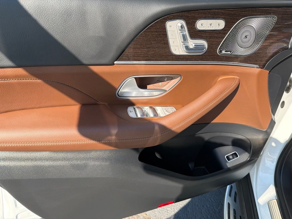 Used 2025  Mercedes-Benz GLS 450 image 9