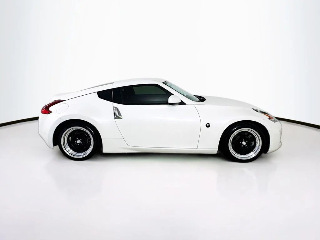Used 2020 White Nissan Base image 8