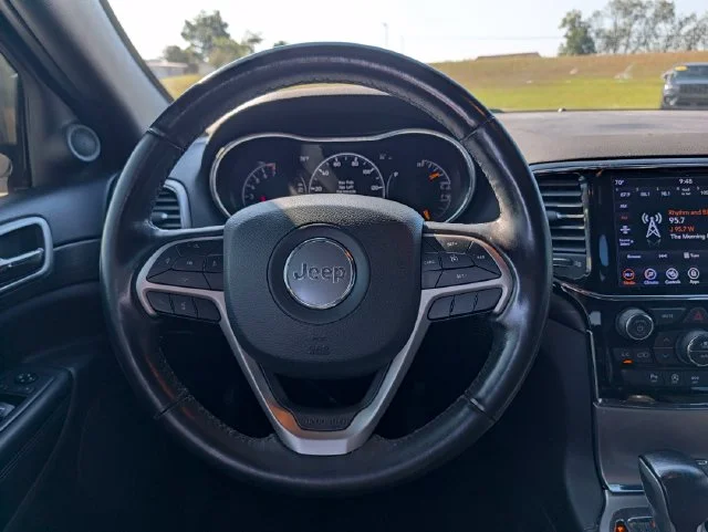 Used 2020 White Jeep Altitude image 14