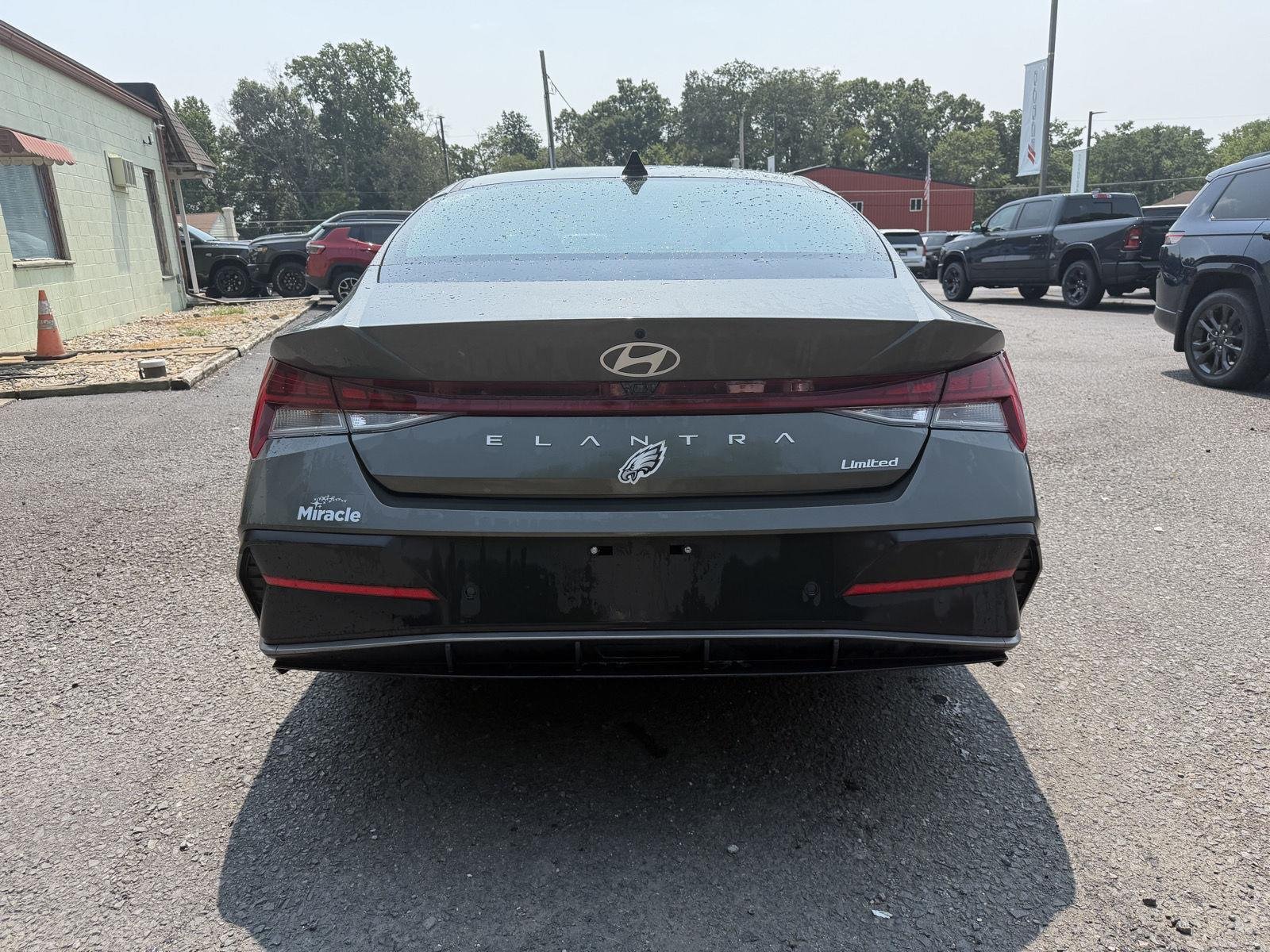Used 2024 Amazon Gray Hyundai Limited image 5