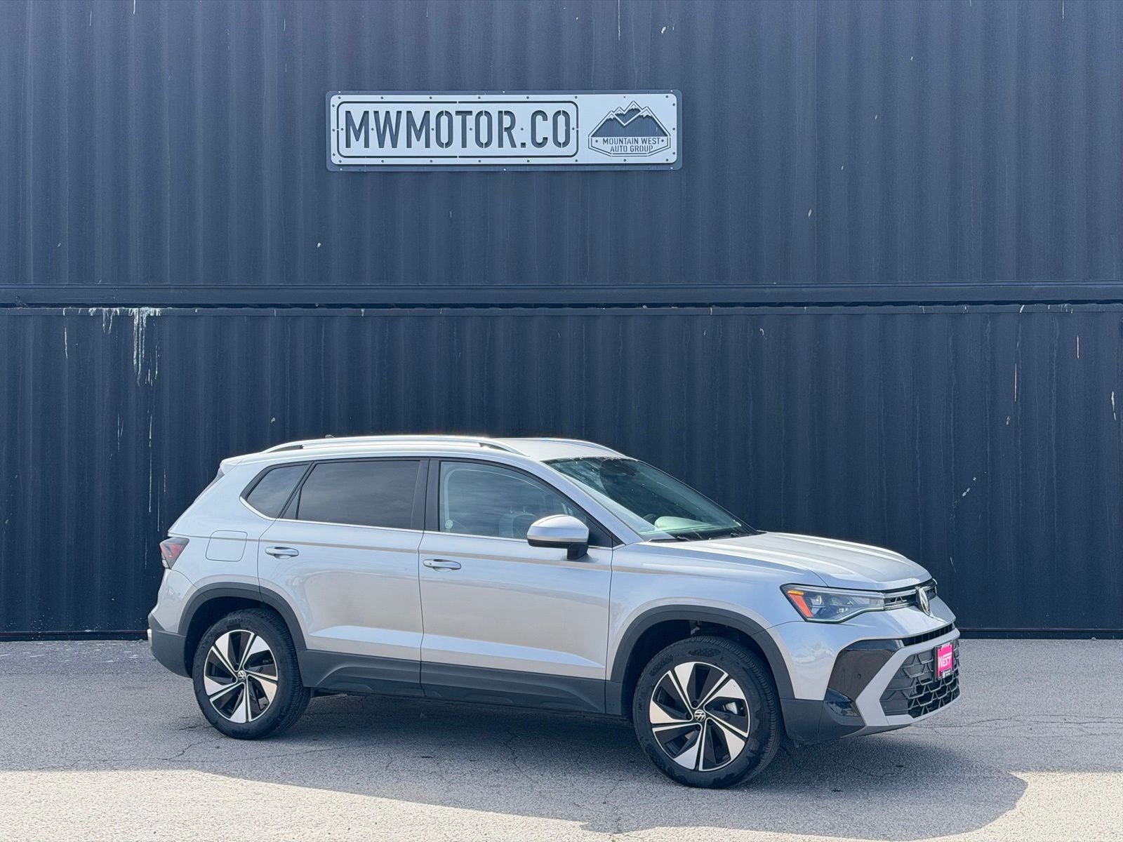 2025 Volkswagen Taos 1.5T SE 4Motion's photo